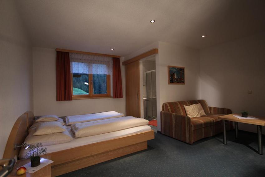 Dr'Berghof Villa Damuels Room photo